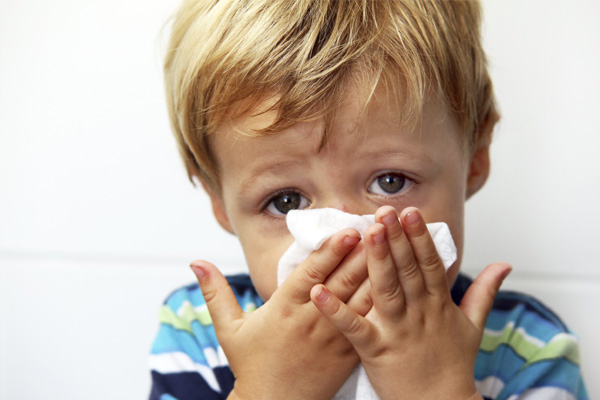 Con 5 tuổi bị viêm xoang mũi dị ứng liệu có phải do di truyền? 1